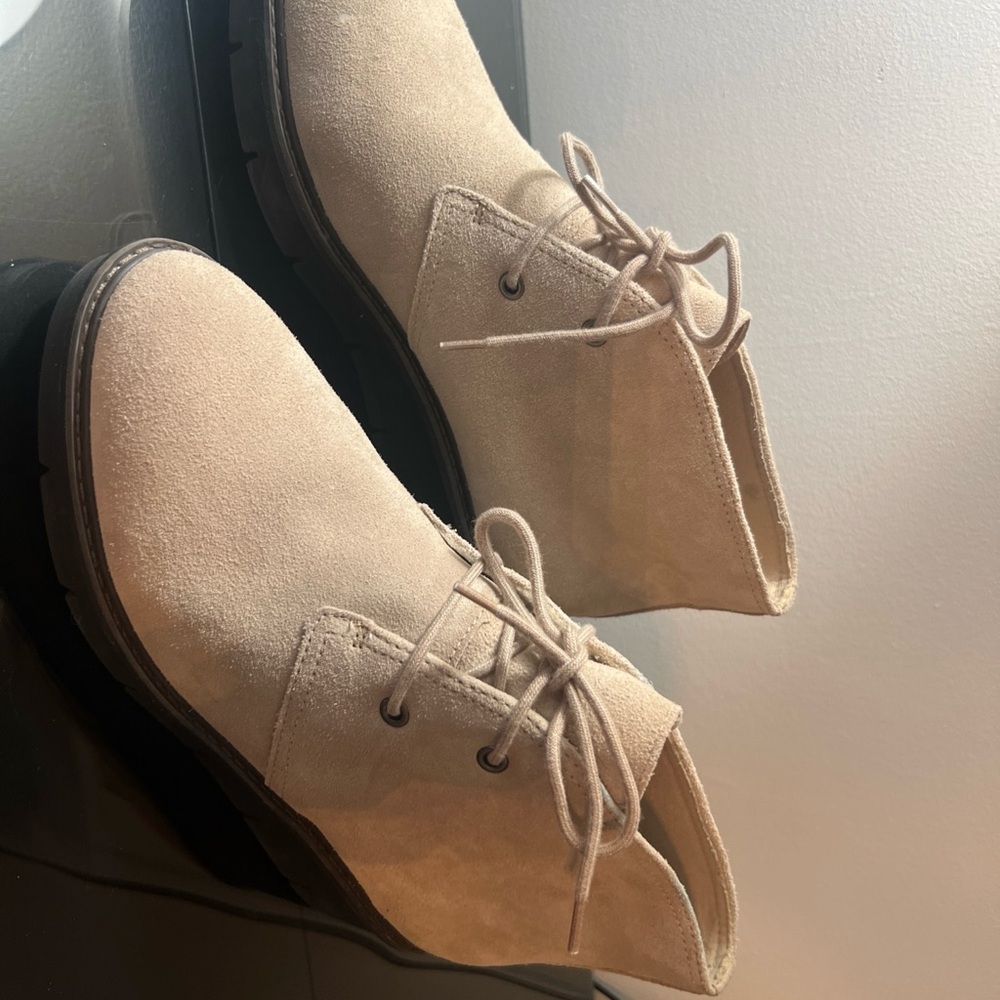 Clarks Women's Cream Suede Ankle Boots Size 11